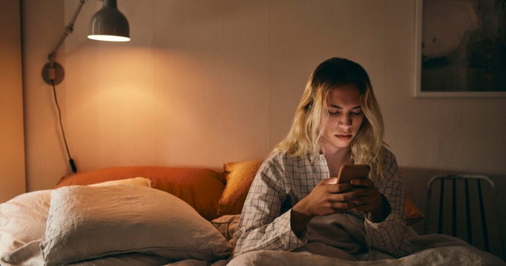 Some Gen Zers swap their smartphones for “dumb” phones to curb social media habits Some Gen Zers swap their smartphones for "dumb" phones to curb social media habits