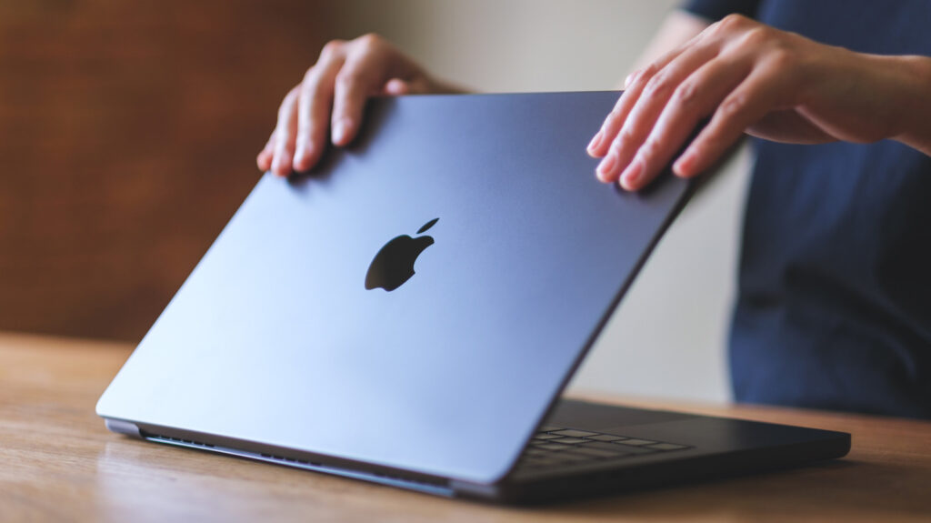 Why Some People Are Ditching Windows Laptops For MacBooks Why Some People Are Ditching Windows Laptops For MacBooks