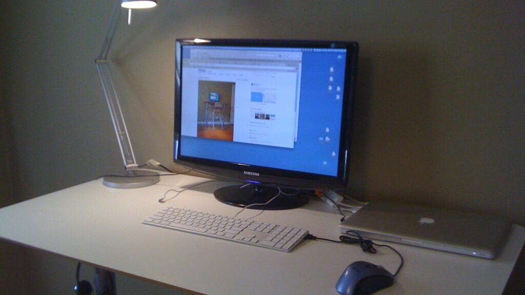 10 Gadgets Under $100 That Deserve A Spot In Your Home Office